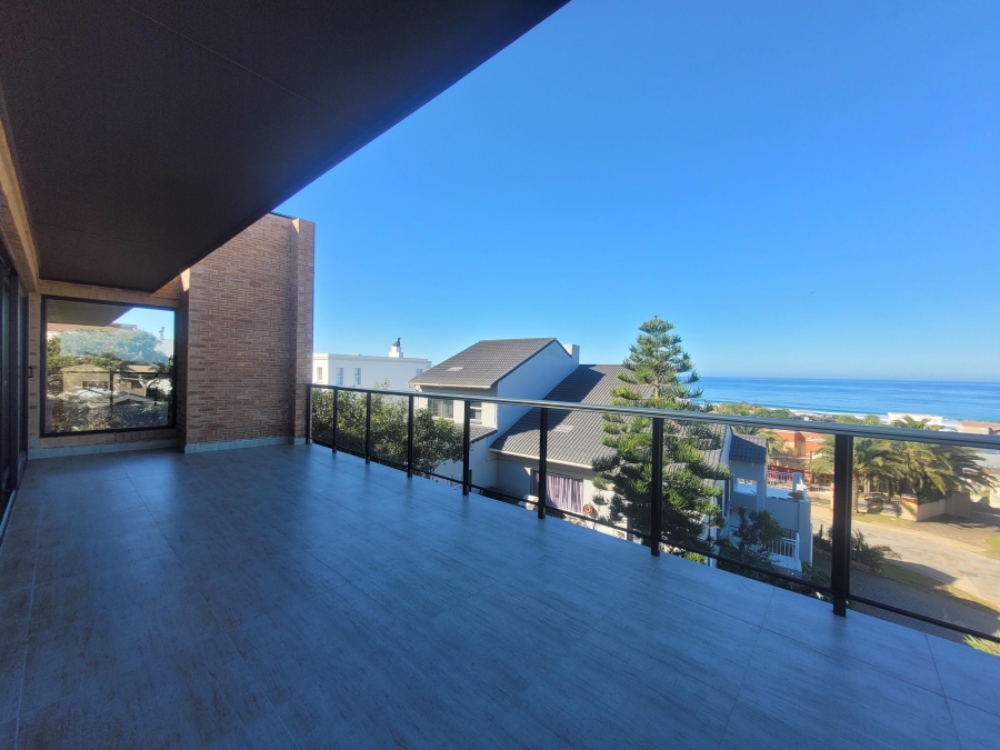4 Bedroom Property for Sale in Wavecrest Eastern Cape